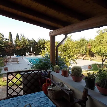 Triskele Bed & Breakfast 2*